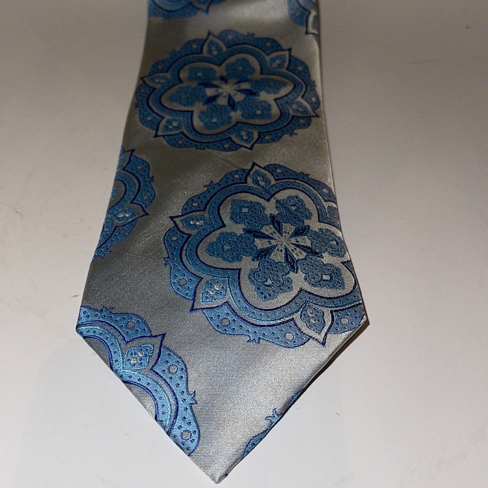Mens Vintage 100% Silk, WIDE TIE by CROTON.